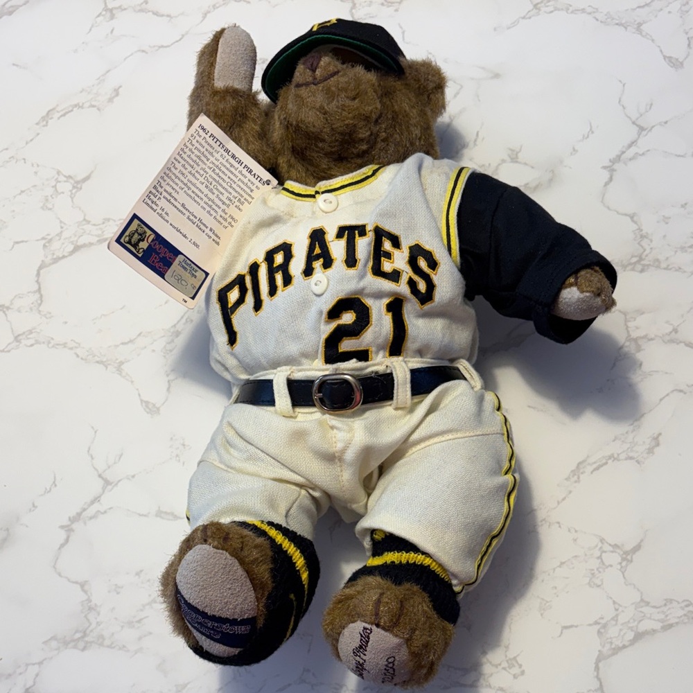 Pirates #21 Brown Bear in baseball uniform Roberto Clemente collectible Nwt new